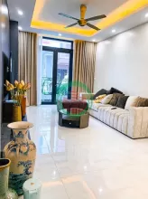 Bán nhà đẹp Cầu Giấy ở ngay, lô góc 40m2 x 5T. Ngõ nông, thông thương các ngả.