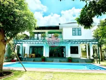 BÁN NHÀ HOMESTAY NGHỈ DƯỠNG ĐẲNG CẤP VIP NHẤT - KHU VILLA BIỆT THỰ - CÓ HỒ BƠI - ĐƯỜNG NHỰA 10M - TẶNG FULL NỘI THẤT CAO CẤP.Bùi Công Trừng DT: 35 x30 giá 25 tỷ Nhị Bình Hóc Môn giá rẻ.