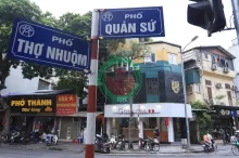 Cho thuê nhà TẦNG 2 nhà 2 mặt tiền phố Quán Sứ