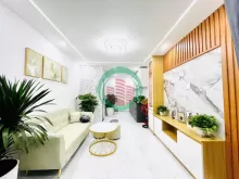 Bán nhà Nguyễn Trãi - Kinh doanh sâm uất- giáp quận 1 giá chỉ 5,5t