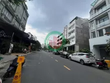 Bán nhà phồ Hưng Gia PMH Q7 giá chỉ có 28,5tỷ full nội thất đẹp, có thang máy.