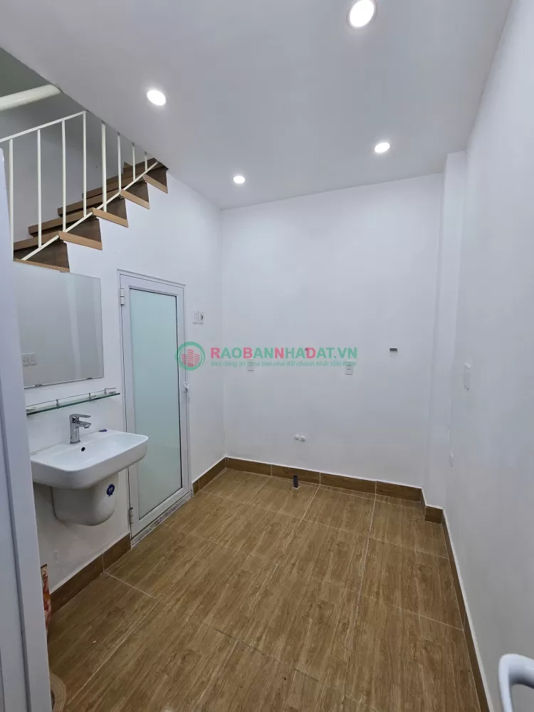 Bán nhà SĐCC Khâm Thiên. Nhà còn mới ở ngay, Giá đầu tư 2.4 tỷ