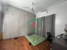 Cần bán nhà TT tầng 1 mặt tiền 3,3 m . Kinh doanh tốt! Khu vực đông dân cư.