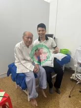 Đưa máy trợ thính tới tay người nghe kém tại thanh hóa.