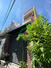 Nhà ngang 5m, hẻm 1 xẹt sát Đỗ Xuân Hợp, Phước Long B (Q9 cũ), 3 tầng kiên cố, giá chỉ 5 tỷ.