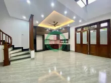 Bán nhà Ngọc Lâm 60m x 6T thang máy full nội thất ở luôn, gần phố. LH 0936123469