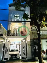 NHÀ MẶT TIỀN VŨ QUỲNH NHÀ ĐẸP 3 TẦNG SÁT BIỂN NGUYỄN TẤT THÀNH