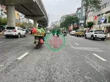 Bán đất tặng nhà Hồ Tùng Mậu, lô góc, ô tô đỗ cửa, 1 nhà ra phố, gần ga Metro, hơn 14 tỷ