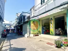 Bán nhà 2 tầng 4PN ngay chợ Linh Xuân - 93m2 đường xe hơi thông chỉ 6.4 tỷ