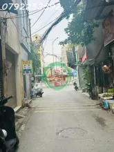 Bán Nhà Vũ Hữu. Thanh Xuân. Diện Tích 50m x3 tầng. Mặt tiền 3.5m. Giá Bán 18.8 tỷ