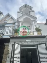 NHÀ BÁN THUẬN QUẬN 12 - GIÁP SONG HÀNH, TRƯỜNG CHINH.QUA TÂN BÌNH CHỈ VÀI PHÚT NHÀ 4 TẦNG BTCT VÀO Ở NGAY.