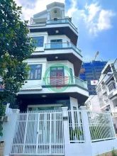 TRUNG TÂM NHÀ BÈ  .LÊ VĂN LƯƠNG - LÔ GÓC NHÀ 4 TẦNG- NGANG LỚN - NHÀ KIÊN CỐ