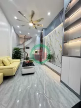 Bán nhà ngay Ngã Tư Sở 40m/5 tầng oto cách nhà 50m nhỉnh 9 ty , full nội thất đủ công năngChuyên gia BĐS Thanh Bình : 0941949768 gọi e để xem nhà TT