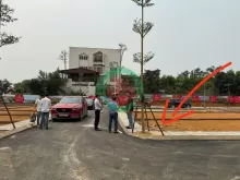 CẦN TIỀN CHO CON ĐI DU HỌC CẮT LỖ 300TR BÁN NHANH LÔ ĐẤT 100M2 FULL THỔ CƯ ĐẤT Ở HÒA LẠC.