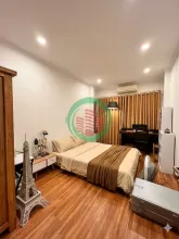 Nhà cạnh Võng Thị Tây Hồ ngõ thông – 1 phút hồ - lâu lâu mới có – 3 gác đỗ cửa - ở sướng