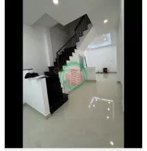 Vị trí trung tâm, tiện ích đầy đủ: Nằm trong hẻm 606 Đường 3/2, Phường 14, Quận 10   - Cách Trường Quốc Tế Việt Úc: chỉ 200m   - Cách Chợ Nguyễn Tri Phương: 220m   - Cách Bệnh viện Nhi Đồng 1: 400m   Khu dân cư dân trí cao, an ninh tuyệt đối, đường trước 