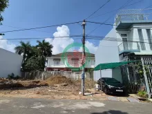 Bán 2 nền liền kề đường số 5 khu long thịnh - dt 90m2/1 nền - giá 2,3 tỷ.