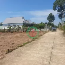 Bán đất MT tiện kinh doanh ngay Chợ .DT: 500m2 (10*50) có 200m2 thổ cư , giá chỉ gần 2 triệu/m2