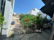 Bán nhanh lô đất hẻm Trần Phú - Vĩnh Nguyên - Nha Trang ( thuộc phường Nha Trang mới ) - cách biển chỉ vài trăm m -Dt : 60m2 ngang 4,2m -Giá 2,7 tỷ -Lh : 0905724084