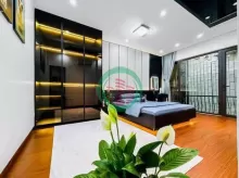 Gần chợ gần trường học
