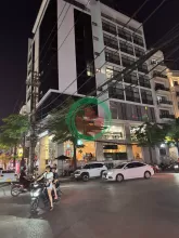 Lô góc 3 mặt thoáng siêu hiếm Văn CAOLÔ GÓC 3 MẶT THOÁNG SIÊU HIẾM GẦN VĂN CAO• Diện tích: 206m²• Lô góc 3 mặt thoáng cực đẹp• Cách mặt đường Văn Cao khoảng 50m• Phù hợp xây biệt thự, nhà vườn hoặc căn hộ mini• Khu dân cư văn minh, tiềm năng tăng giá tốtG