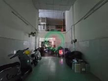 Nhà nở hậu 8m, mặt sau nhà dự phóng đường 12m ra mặt tiền, gần sân bay.