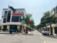 NHÀ PHỐ SỔ SẴN COMPOUND CAO CẤP TP.HCM - 15 phút tới AEON MALL: 3,2 TỶ. Vũ 0933910039