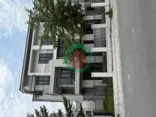 SỞ HỮU BIỆT THỰ 180M² – 2 NĂM KHÔNG LO LÃI SUẤT!  Anh chị đang tìm tài sản tích sản an toàn, biên độ tăng giá cao? Đừng bỏ qua căn biệt thự song lập này: Diện tích: 180m² (Sổ đỏ lâu dài). Vị trí: Nằm ngay trục giao thông kết nối cao tốc Hà Nội - Gia Bình.