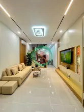 NHÀ CHỢ CỘT ĐÈN – LÊ CHÂN