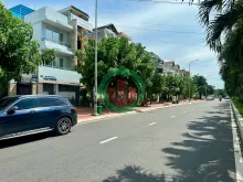 GẤP BÁN NHÀ 3 TẦNG MẶT PHỐ QUẬN 8, DÒNG TIỀN KHỦNG 1.3 TỶ/NĂM.